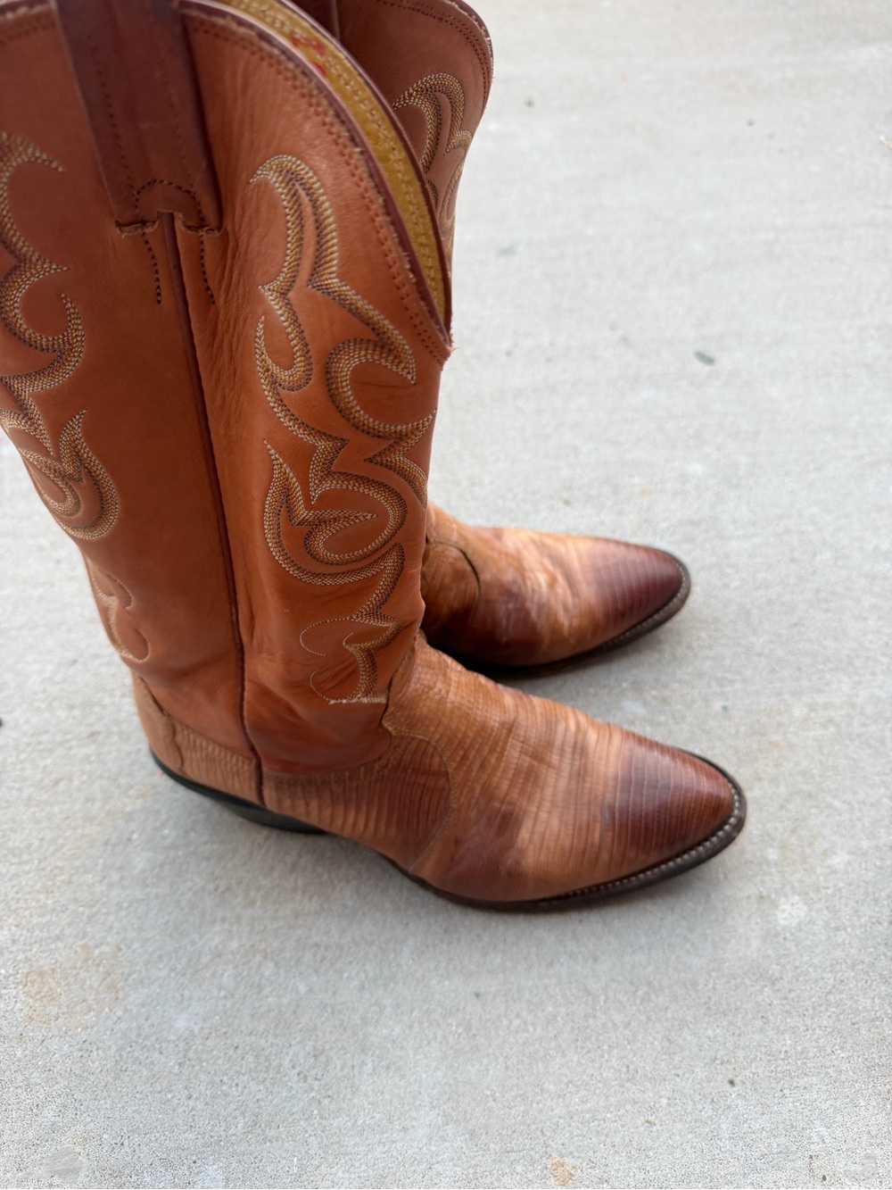 NOCONA  TEJU LIZARD SKIN MENS COWBOY BOOTS. SIZE 8 D